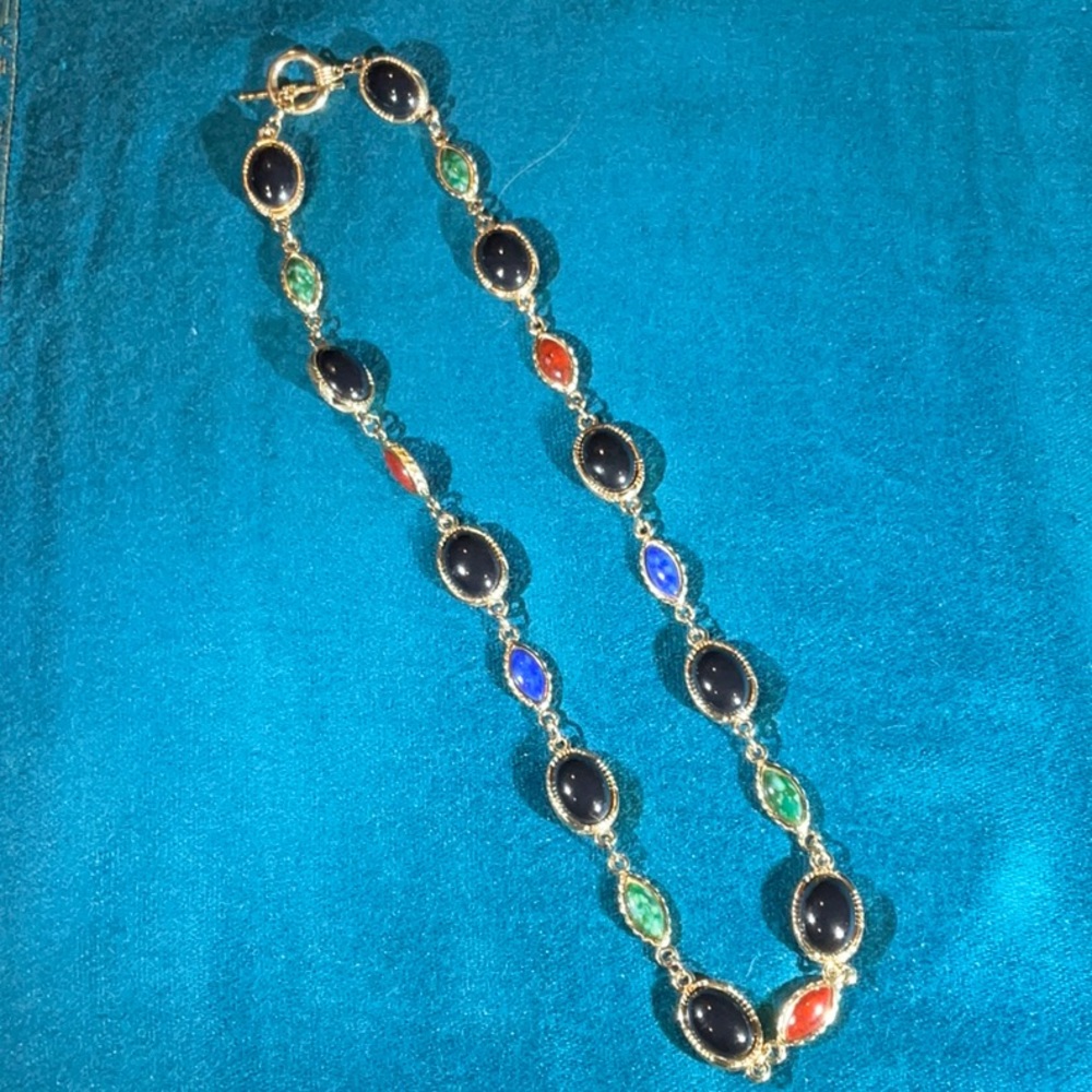 Vintage necklace, gold tone and multicolored stone like centers.  Excellent 25”